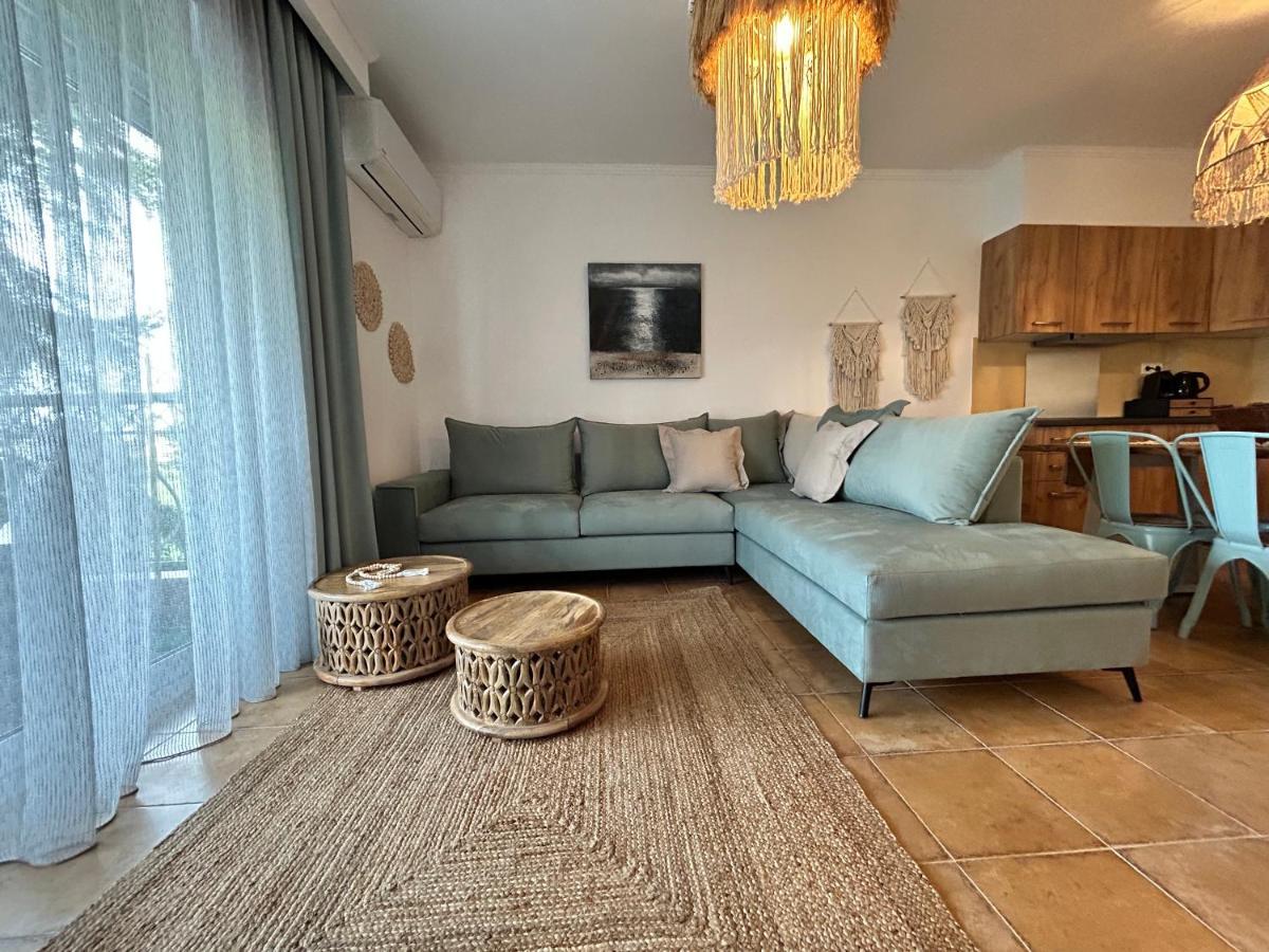 Calliopes By The Sea Boutique Suites Paralia Dionisiou Eksteriør billede