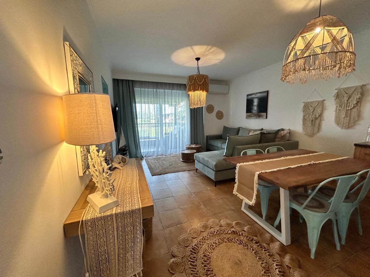 Calliopes By The Sea Boutique Suites Paralia Dionisiou Eksteriør billede