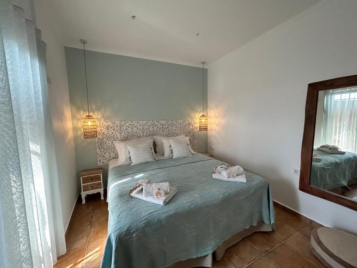 Calliopes By The Sea Boutique Suites Paralia Dionisiou Eksteriør billede