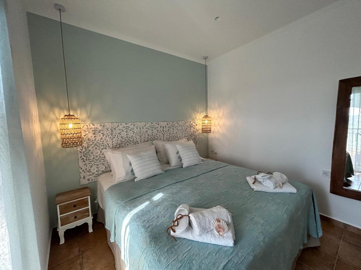 Calliopes By The Sea Boutique Suites Paralia Dionisiou Eksteriør billede