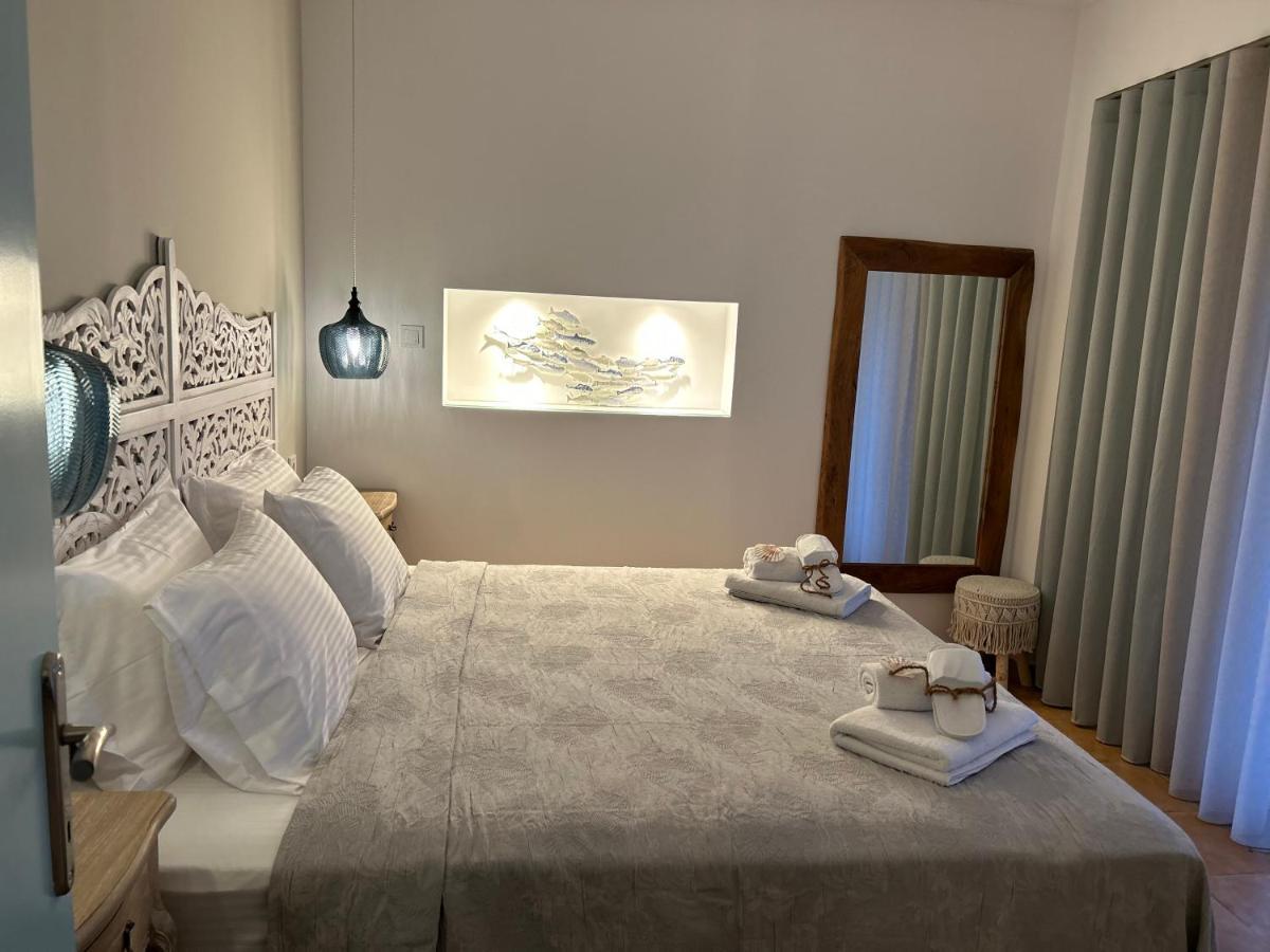 Calliopes By The Sea Boutique Suites Paralia Dionisiou Eksteriør billede