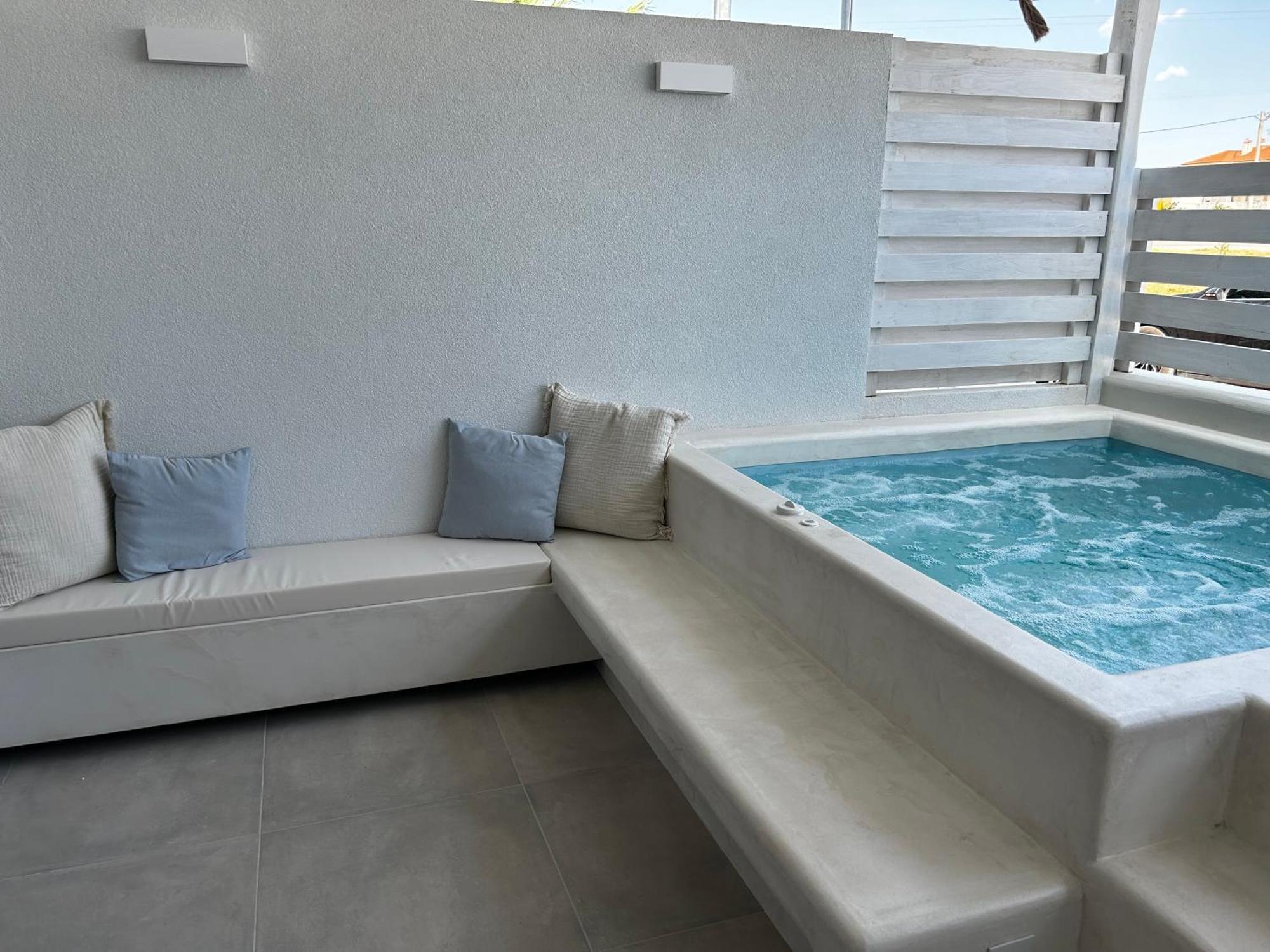 Calliopes By The Sea Boutique Suites Paralia Dionisiou Eksteriør billede