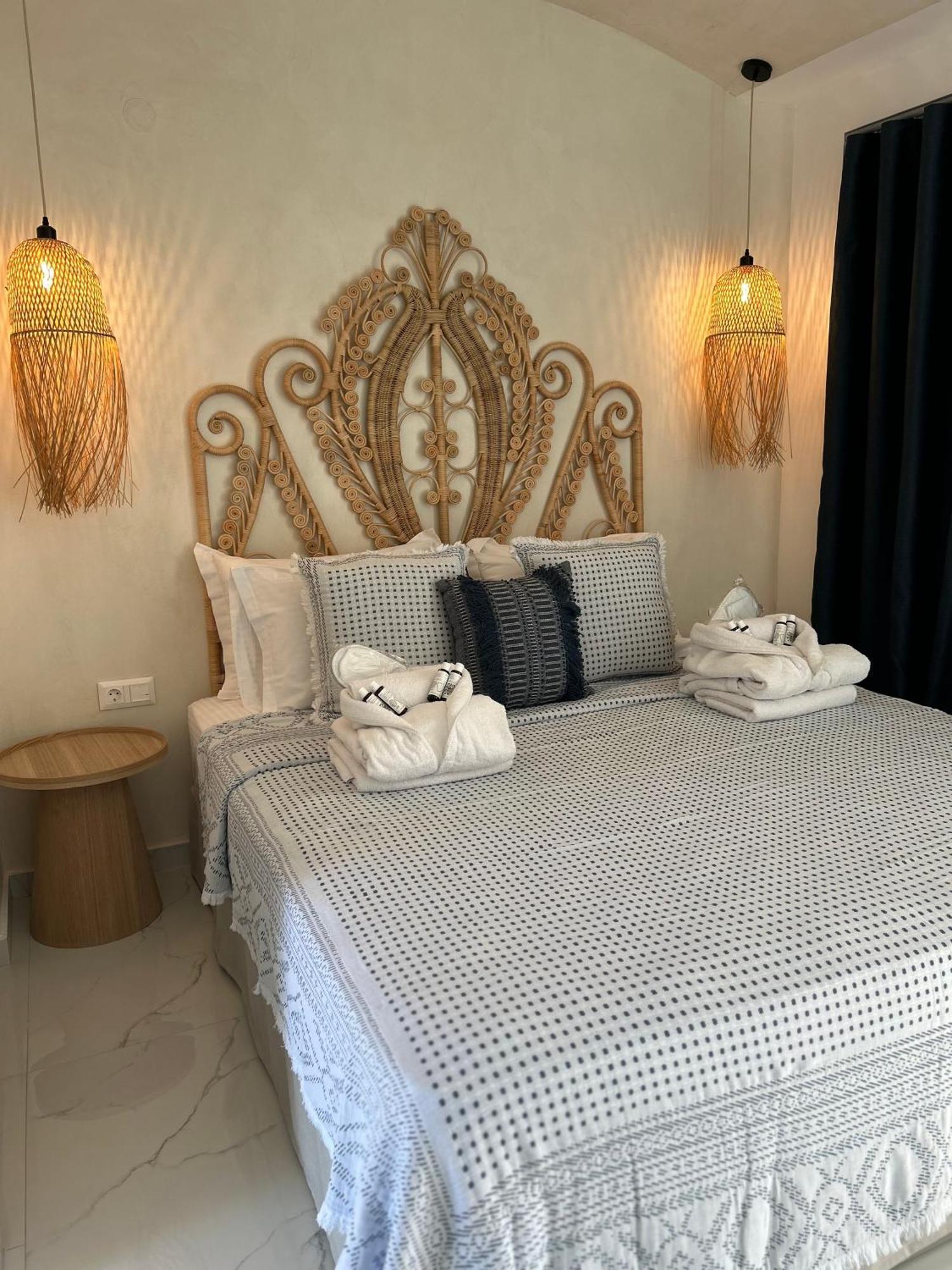 Calliopes By The Sea Boutique Suites Paralia Dionisiou Eksteriør billede